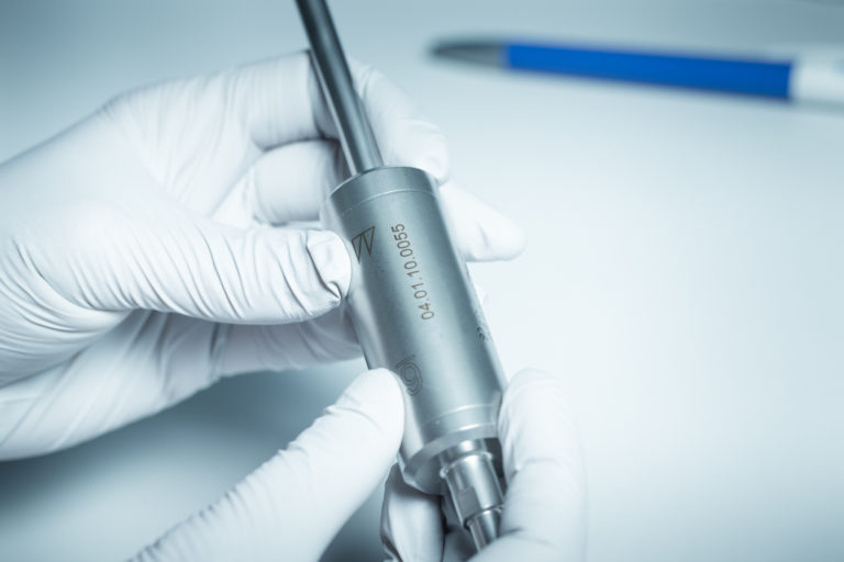 Nous gravons le limiteur de couple Click à votre logo / We can engrave your logo on your Click torque limiter Dispositifs médicaux / médical devices_ Pose d'implants orthopédiques / Othopaedic implants