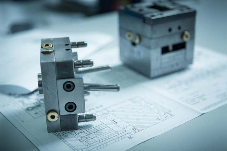 Tooling design : Nous n’imaginons pas seulement votre produit, mais aussi le processus de fabrication le plus rentable et efficace pour celui-ci. We conceptualise not only your product, but also the most cost-effective and efficient manufacturing process for it. HL Technology_ Medical and dental devices / dispositifs dentaires et médicaux