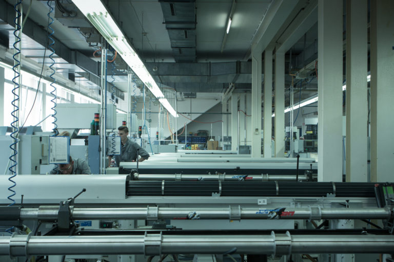 Nous disposons d’un parc de plus de 70 machines de haute précision à commande numérique pilotées par des experts dans leur domaine. Ce qui nous permet de vous proposer un large panel de technologies, de l’usinage complexe à l’injection plastique en passant par le surmoulage plastique de pièces en métal / We have a fleet of more than 70 high-precision CNC machines operated by experts in their field. This allows us to offer you a wide range of technologies, from complex machining to plastic injection moulding and plastic overmoulding of metal parts. HL Technology_fabrication de dispositifs dentaires et médicaux_manufacturing médical an dental devices