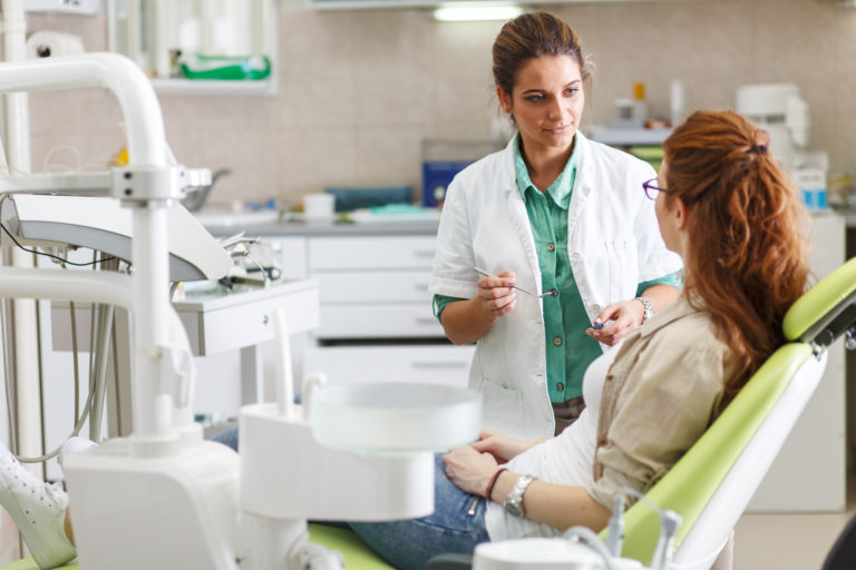 HL Technology conçoit et fabrique des mécanismes de micro-précision pour des dispositifs dentaires / HL Technology specialises in microprecision mechanisms in the field of dental devices HL Technology, dispositifs médicaux pour implants dentaires / HL Technology, dental devices for implants